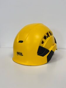 casco de seguridad amarillo