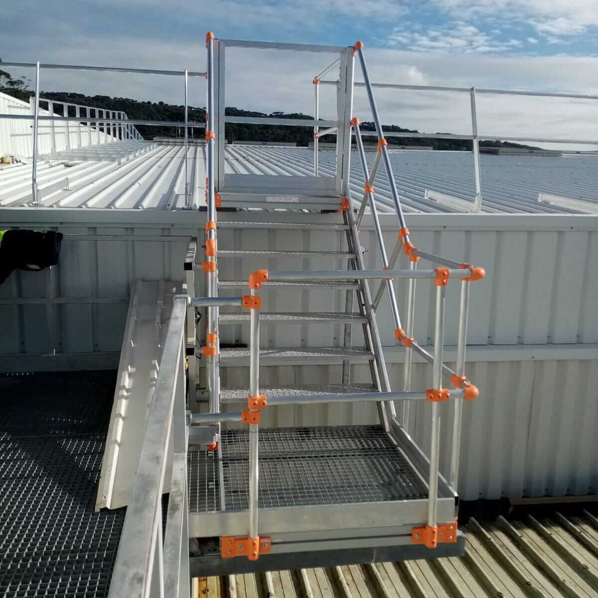 escalera de acceso rebrik