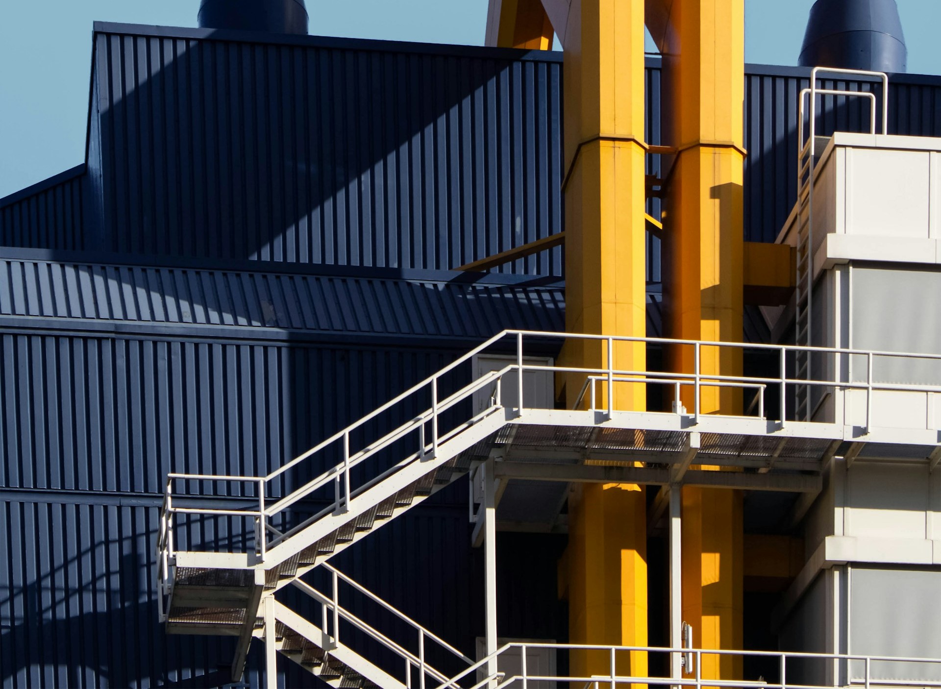Diferencias entre escaleras verticales y escaleras inclinadas - YPSOS