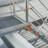 escalera instalada en una cubierta