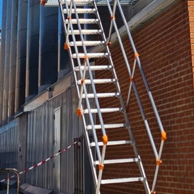 escalera de seguridad de YPSOS